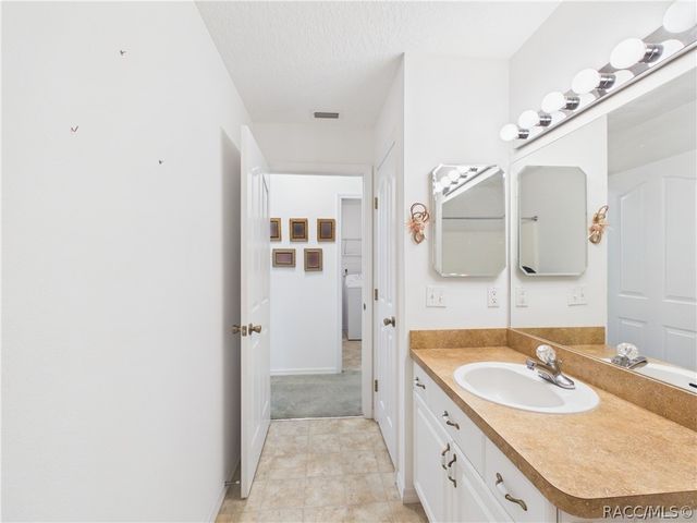 11236 N Rain Point, Inglis, FL 34449