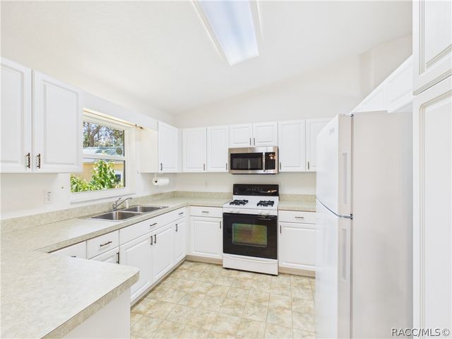 11236 N Rain Point, Inglis, FL 34449