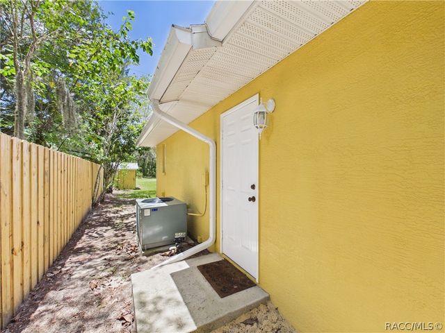11236 N Rain Point, Inglis, FL 34449