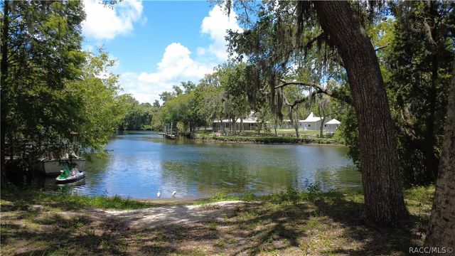 11236 N Rain Point, Inglis, FL 34449