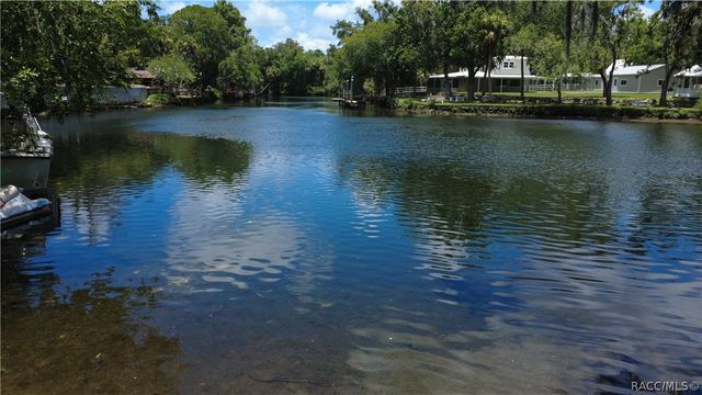 11236 N Rain Point, Inglis, FL 34449