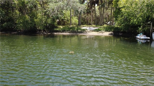 11236 N Rain Point, Inglis, FL 34449
