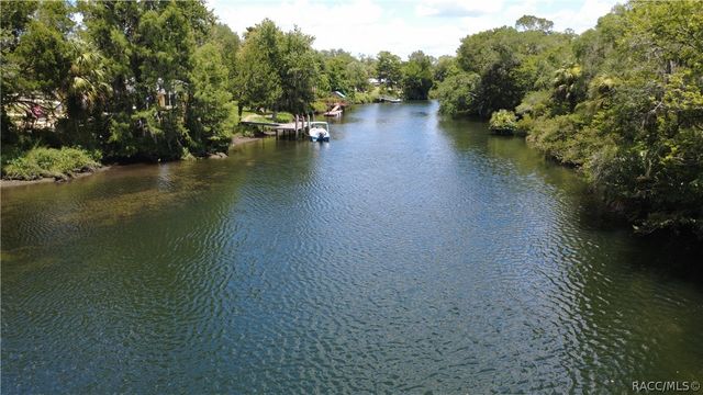 11236 N Rain Point, Inglis, FL 34449