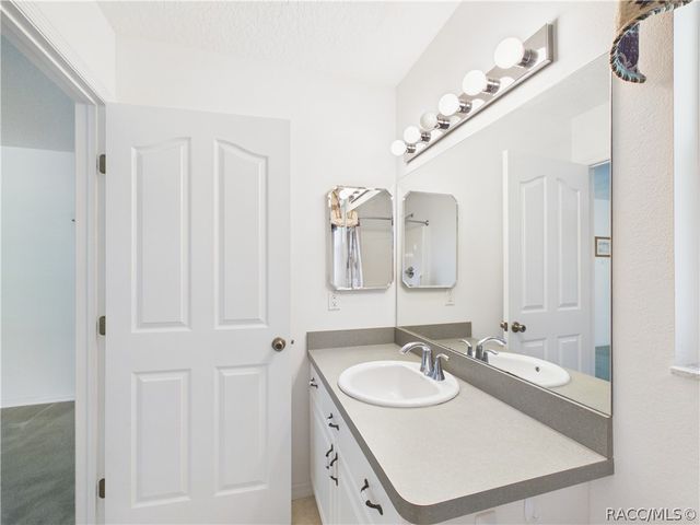 11236 N Rain Point, Inglis, FL 34449