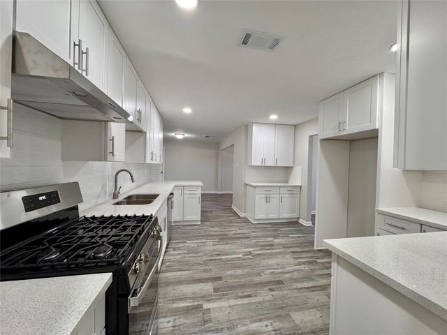 5115 Hialeah Drive, Houston, TX 77092