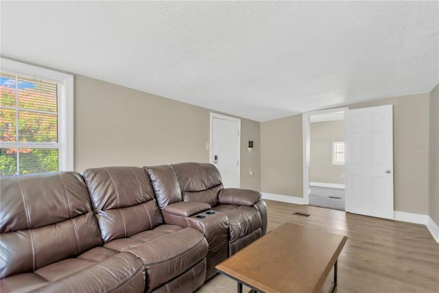 9901 N 46TH STREET, Tampa, FL 33617