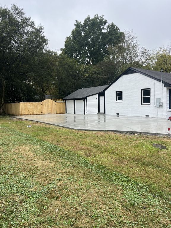 1902 Meadowgreen Dr, Murfreesboro, TN 37130