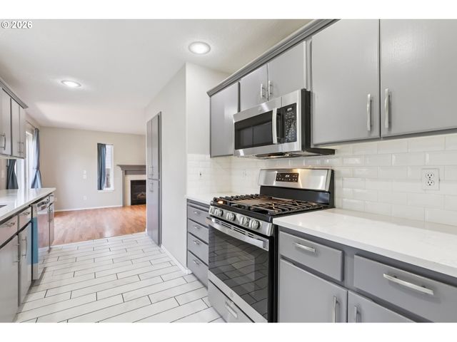 1156 Ne PALOMA Ave, Gresham, OR 97030