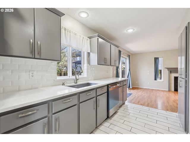 1156 Ne PALOMA Ave, Gresham, OR 97030