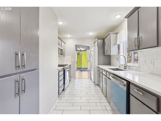 1156 Ne PALOMA Ave, Gresham, OR 97030