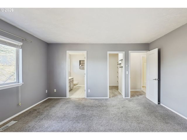 1156 Ne PALOMA Ave, Gresham, OR 97030