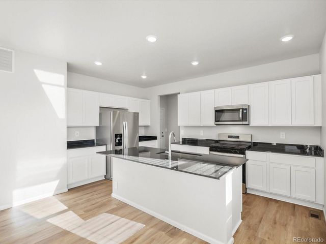 4641 Sunsplash Way, Johnstown, CO 80534