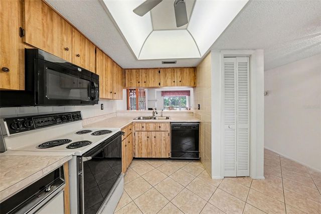 172 LAKEVIEW WAY 172, Oldsmar, FL 34677