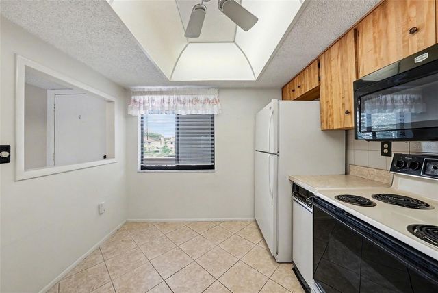 172 LAKEVIEW WAY 172, Oldsmar, FL 34677