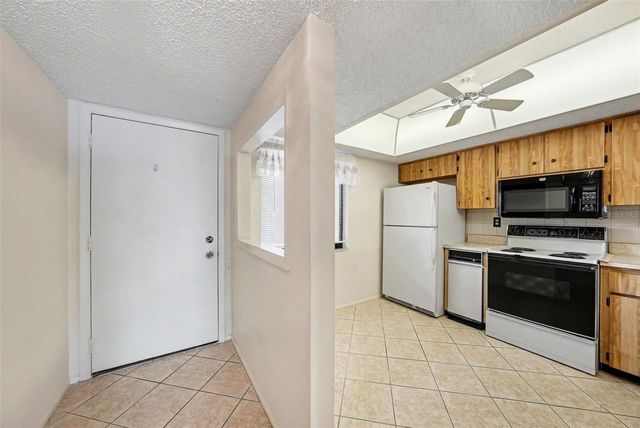 172 LAKEVIEW WAY 172, Oldsmar, FL 34677