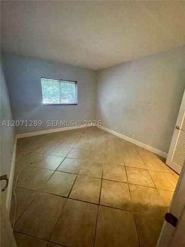 1460 NE 18th St 102, Fort Lauderdale, FL 33305