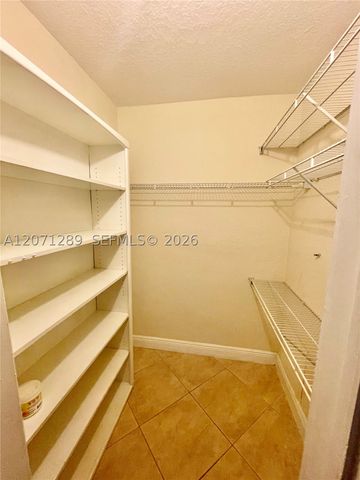 1460 NE 18th St 102, Fort Lauderdale, FL 33305