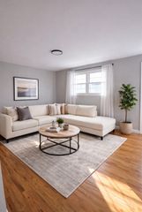 39 Adelaide Ave 1, Methuen, MA 01844