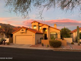 5972 N Misty Ridge Drive, Tucson, AZ 85718
