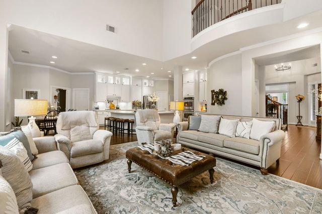 27 Wooded Path Place, The Woodlands, TX 77382