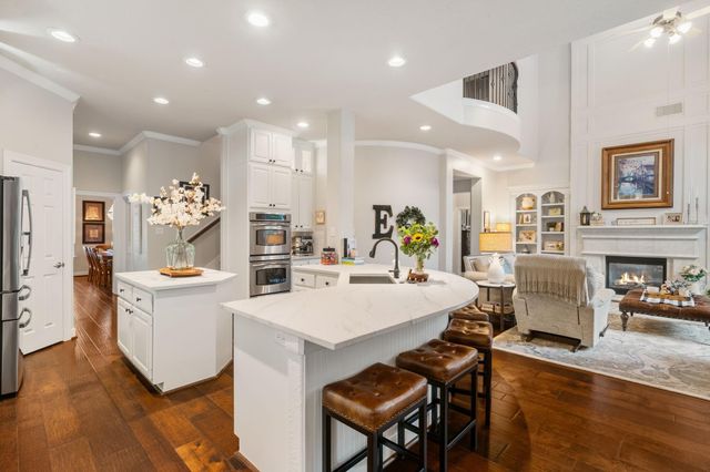 27 Wooded Path Place, The Woodlands, TX 77382