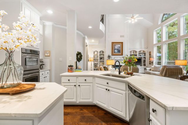 27 Wooded Path Place, The Woodlands, TX 77382