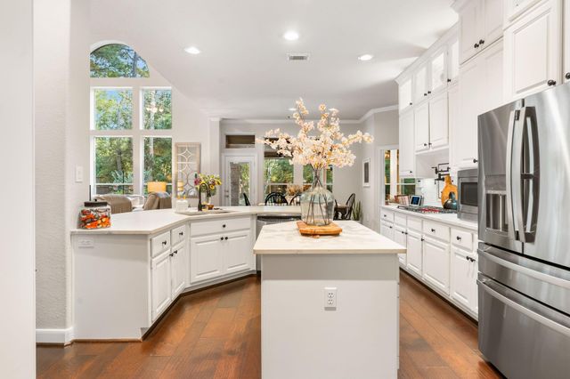 27 Wooded Path Place, The Woodlands, TX 77382