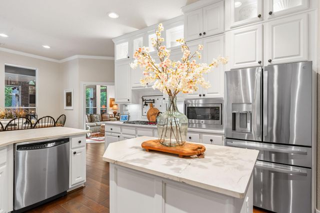 27 Wooded Path Place, The Woodlands, TX 77382