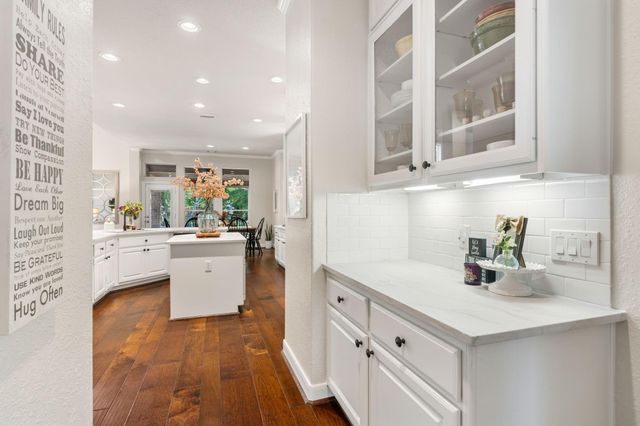 27 Wooded Path Place, The Woodlands, TX 77382