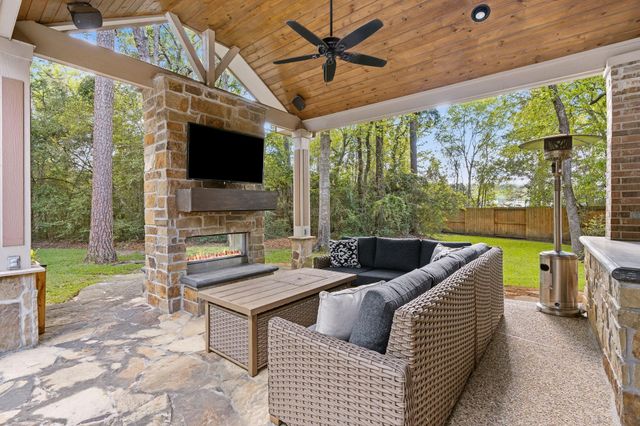 27 Wooded Path Place, The Woodlands, TX 77382