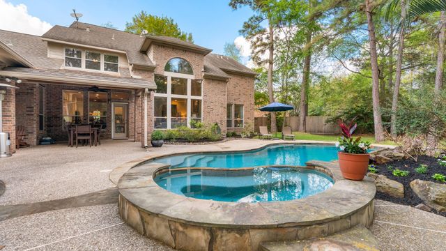 27 Wooded Path Place, The Woodlands, TX 77382