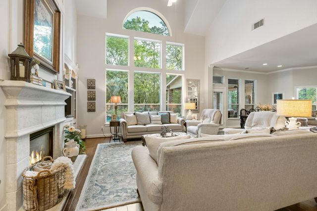 27 Wooded Path Place, The Woodlands, TX 77382