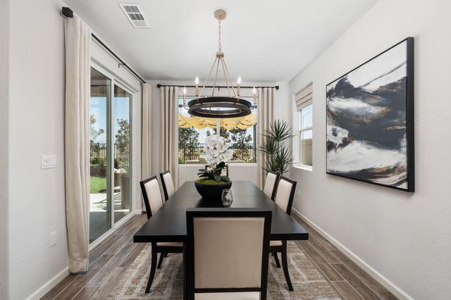 2442 N Harken Way, Clovis, CA 93619