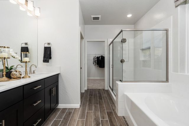 2442 N Harken Way, Clovis, CA 93619