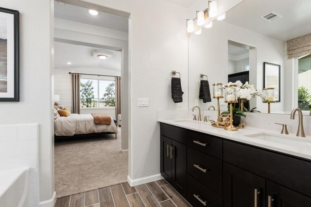 2442 N Harken Way, Clovis, CA 93619