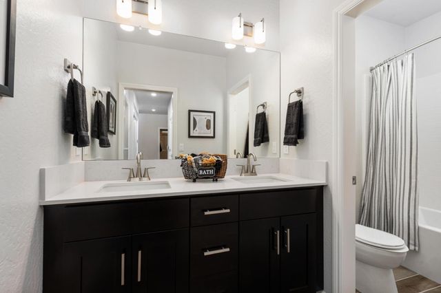 2442 N Harken Way, Clovis, CA 93619