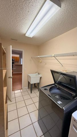 11540 NW 27th Ct -, Plantation, FL 33323