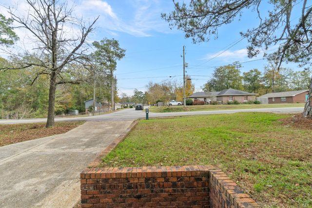 511 Westover Dr., Hattiesburg, MS 39402