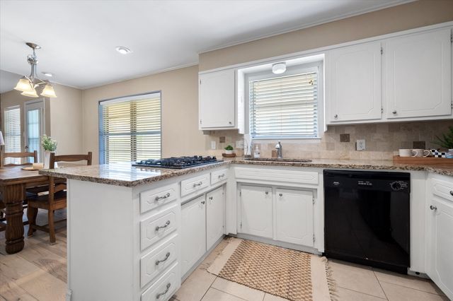 212 S Heights Drive, Crowley, TX 76036