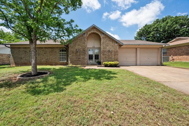212 S Heights Drive, Crowley, TX 76036