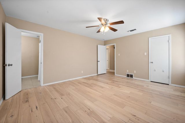 212 S Heights Drive, Crowley, TX 76036