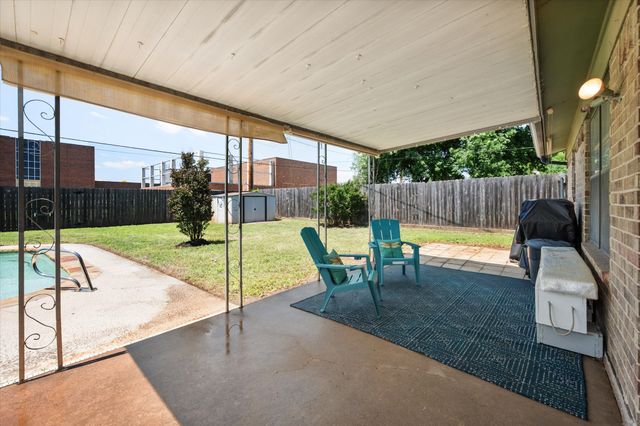 212 S Heights Drive, Crowley, TX 76036