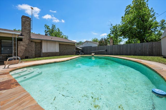 212 S Heights Drive, Crowley, TX 76036