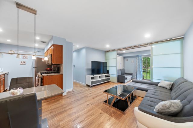 1617 N Windsor Drive 208, Arlington Heights, IL 60004