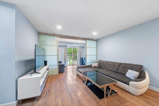 1617 N Windsor Drive 208, Arlington Heights, IL 60004
