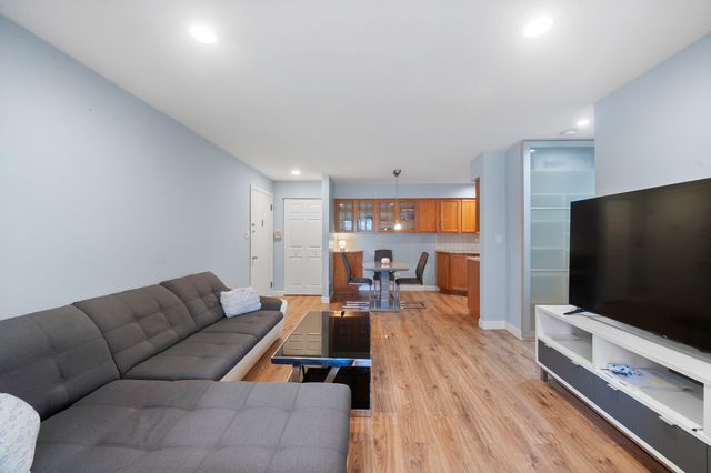 1617 N Windsor Drive 208, Arlington Heights, IL 60004