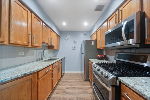 1617 N Windsor Drive 208, Arlington Heights, IL 60004
