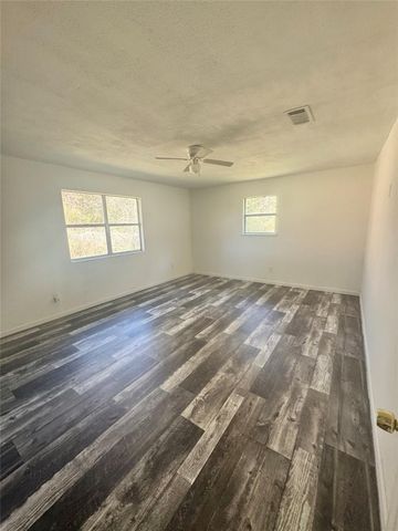 211 Johnson Street, Ames, TX 77575