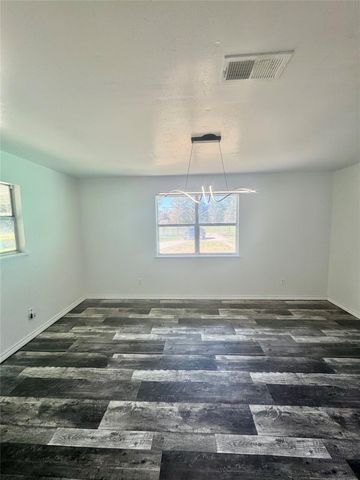 211 Johnson Street, Ames, TX 77575