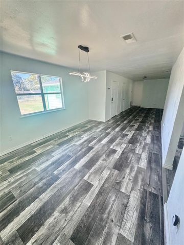 211 Johnson Street, Ames, TX 77575